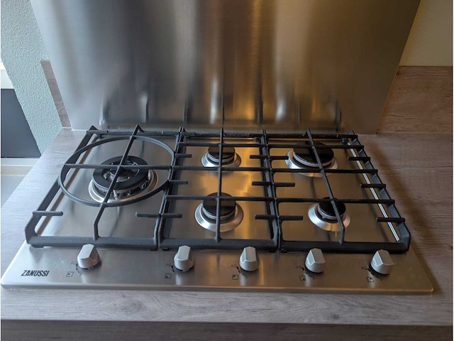 Keuken met apparatuur - afbeelding 8 van  32