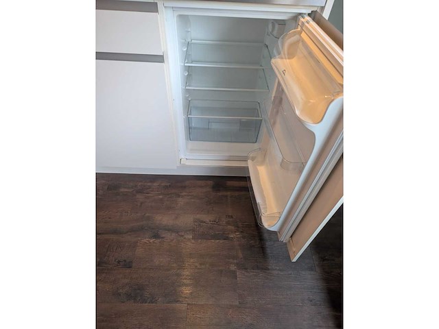 Keuken met apparatuur - afbeelding 16 van  32