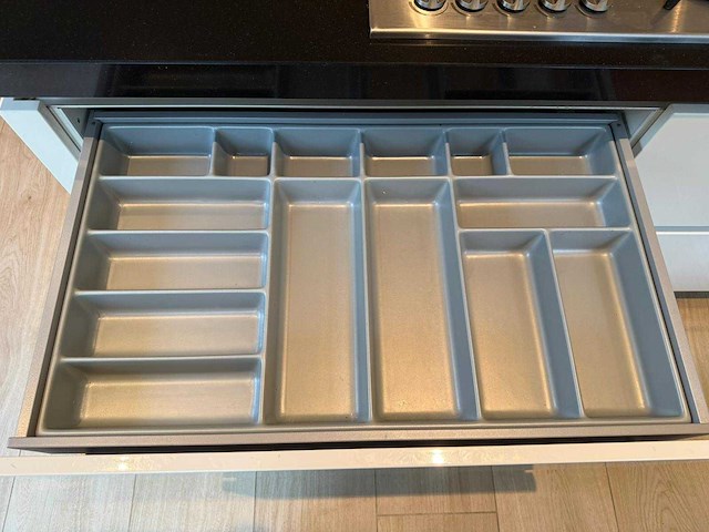 Keuken met apparatuur - afbeelding 16 van  35