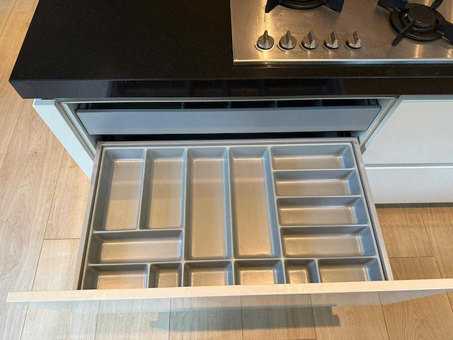 Keuken met apparatuur - afbeelding 17 van  35