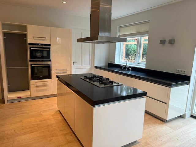 Keuken met apparatuur - afbeelding 12 van  35