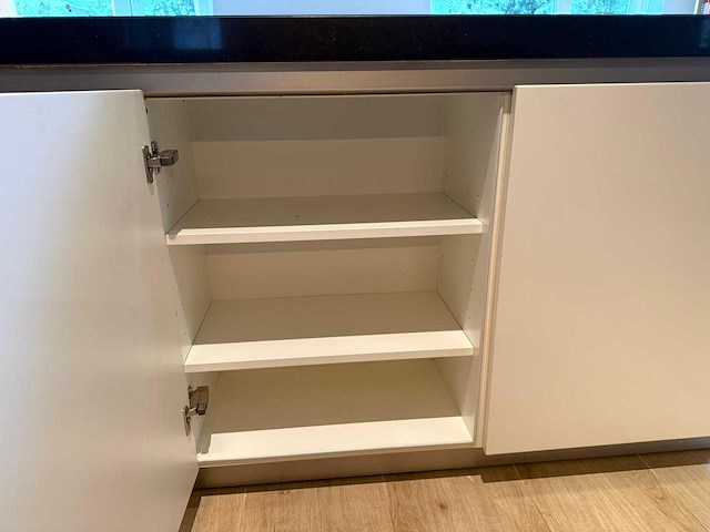 Keuken met apparatuur - afbeelding 26 van  35