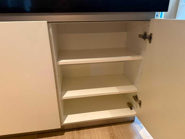 Keuken met apparatuur - afbeelding 27 van  35