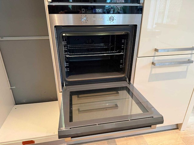 Keuken met apparatuur - afbeelding 30 van  35