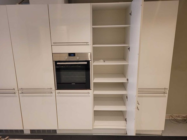 Keuken met apparatuur - afbeelding 3 van  26