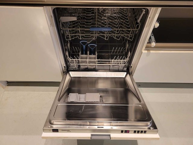 Keuken met apparatuur - afbeelding 9 van  26