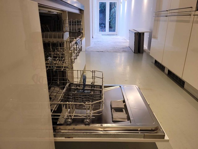 Keuken met apparatuur - afbeelding 11 van  26