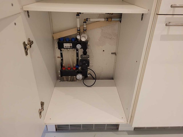 Keuken met apparatuur - afbeelding 17 van  26