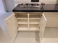 Keuken met apparatuur - afbeelding 23 van  26