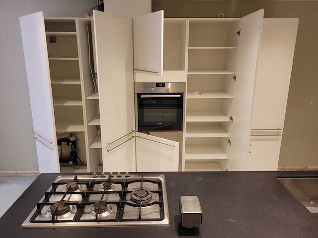 Keuken met apparatuur - afbeelding 25 van  26