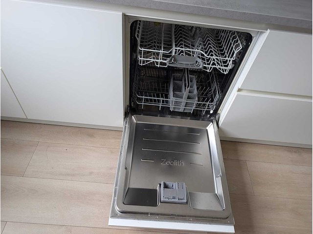 Keuken met apparatuur - afbeelding 18 van  27