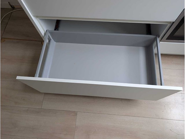 Keuken met apparatuur - afbeelding 26 van  27