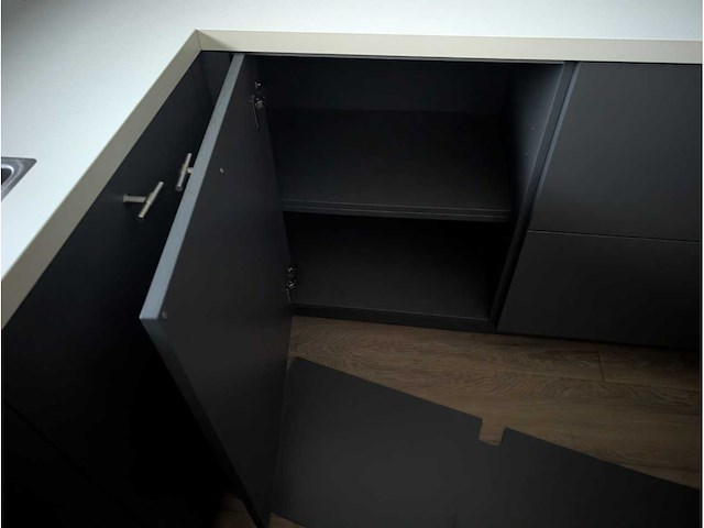 Keuken met apparatuur - afbeelding 4 van  19