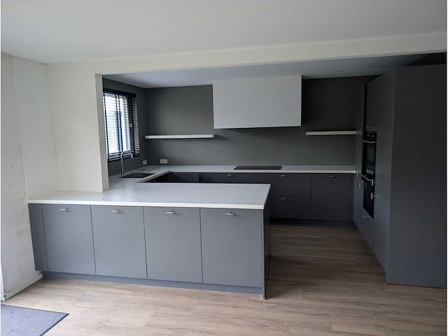 Keuken met apparatuur - afbeelding 1 van  19