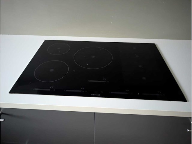 Keuken met apparatuur - afbeelding 13 van  19