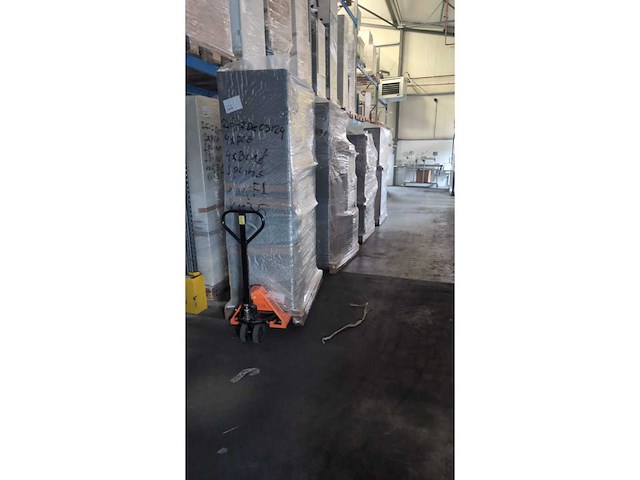 Keuken met apparatuur - afbeelding 16 van  19