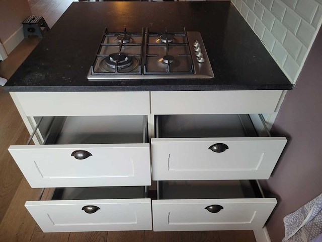 Keuken met apparatuur - afbeelding 24 van  29