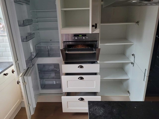 Keuken met apparatuur - afbeelding 2 van  21