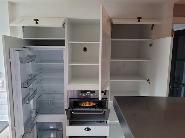 Keuken met apparatuur - afbeelding 3 van  21