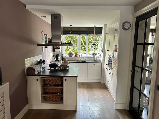 Keuken met apparatuur - afbeelding 23 van  29