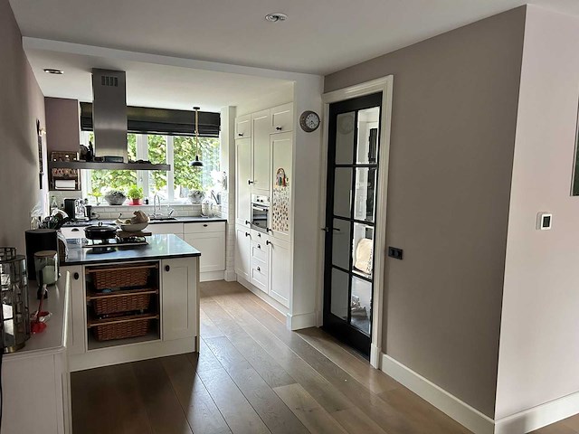 Keuken met apparatuur - afbeelding 7 van  21