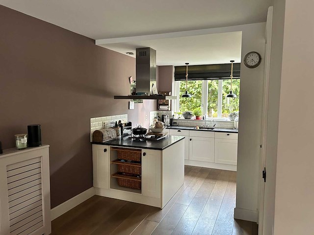 Keuken met apparatuur - afbeelding 16 van  21