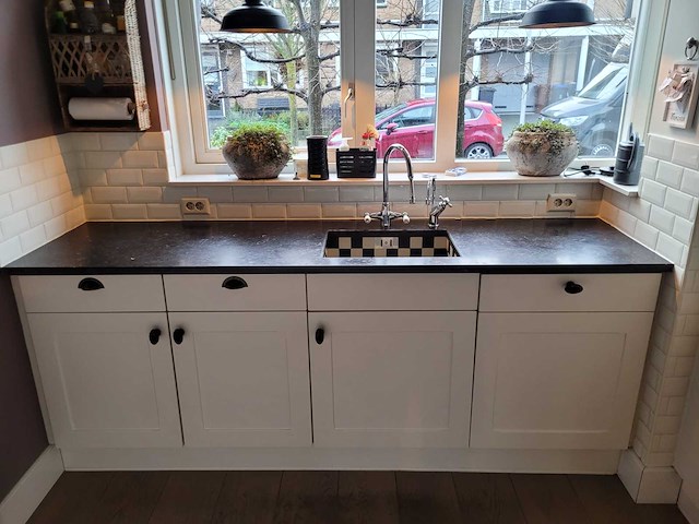 Keuken met apparatuur - afbeelding 18 van  21