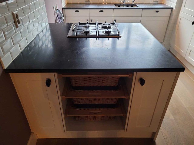 Keuken met apparatuur - afbeelding 21 van  21