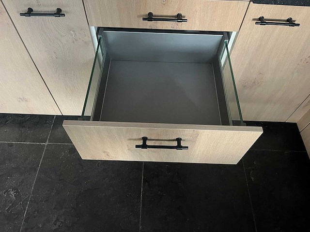 Keuken met apparatuur - afbeelding 26 van  38