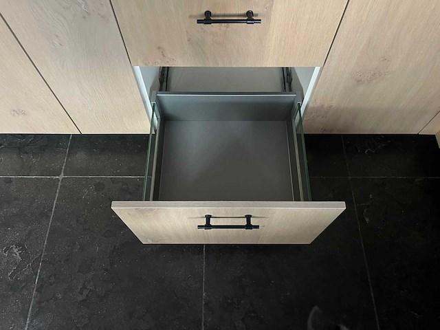 Keuken met apparatuur - afbeelding 35 van  38