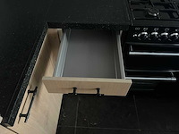 Keuken met apparatuur - afbeelding 3 van  25