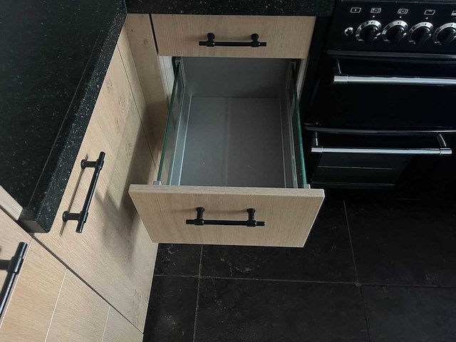 Keuken met apparatuur - afbeelding 36 van  38