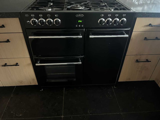 Keuken met apparatuur - afbeelding 30 van  38