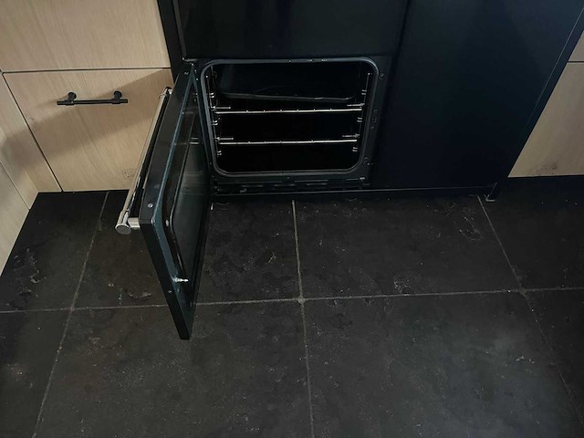 Keuken met apparatuur - afbeelding 8 van  25