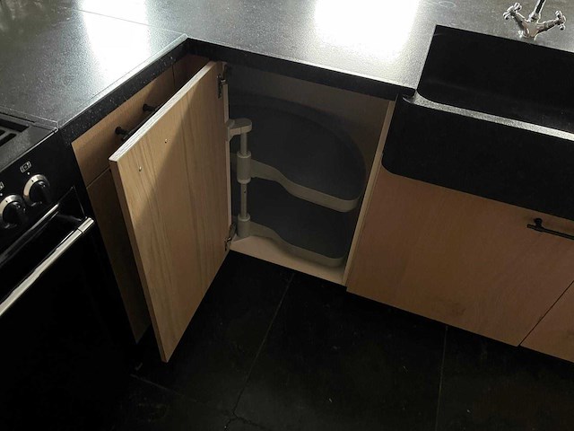 Keuken met apparatuur - afbeelding 32 van  38