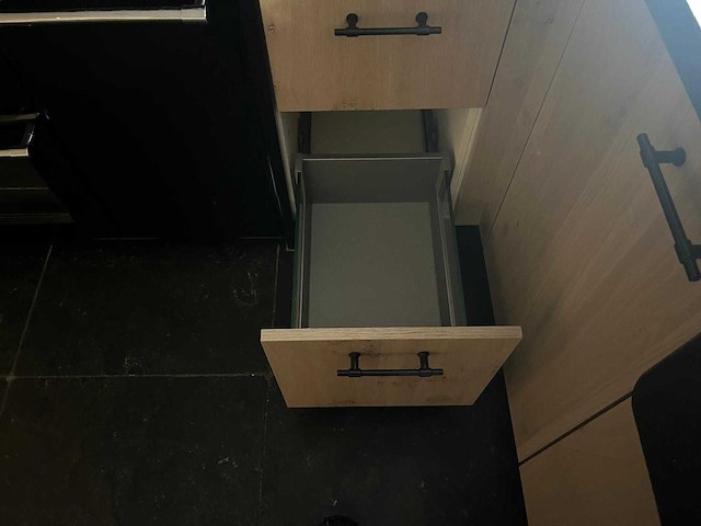 Keuken met apparatuur - afbeelding 33 van  38