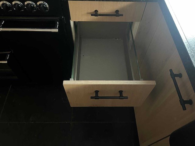 Keuken met apparatuur - afbeelding 9 van  25