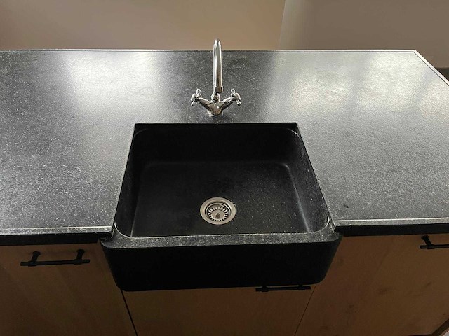 Keuken met apparatuur - afbeelding 10 van  25