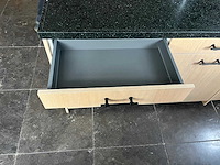 Keuken met apparatuur - afbeelding 13 van  25