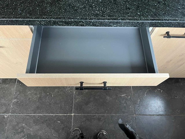 Keuken met apparatuur - afbeelding 14 van  25