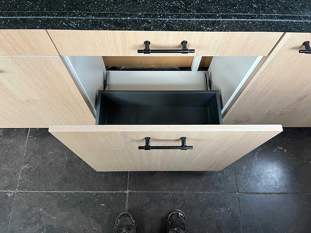 Keuken met apparatuur - afbeelding 15 van  25