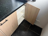 Keuken met apparatuur - afbeelding 17 van  25