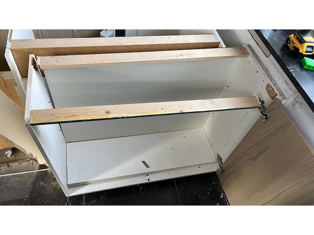 Keuken met apparatuur - afbeelding 18 van  25