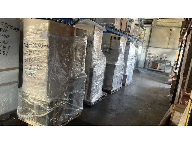 Keuken met apparatuur - afbeelding 19 van  25