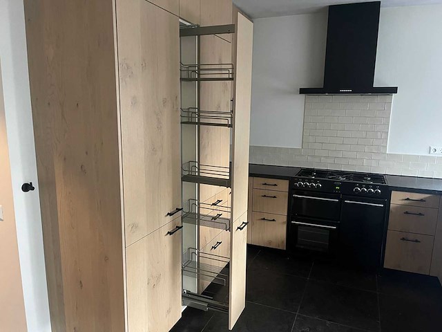 Keuken met apparatuur - afbeelding 21 van  25