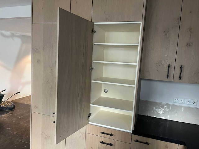 Keuken met apparatuur - afbeelding 24 van  25