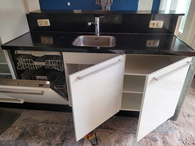 Keuken met apparatuur - afbeelding 5 van  14