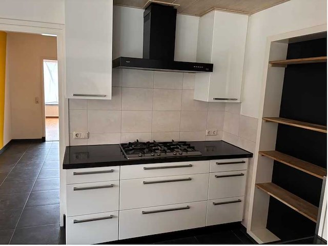 Keuken met apparatuur - afbeelding 1 van  14