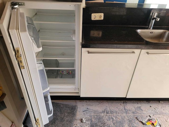 Keuken met apparatuur - afbeelding 21 van  27