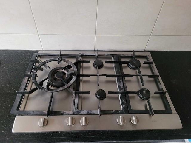 Keuken met apparatuur - afbeelding 8 van  14